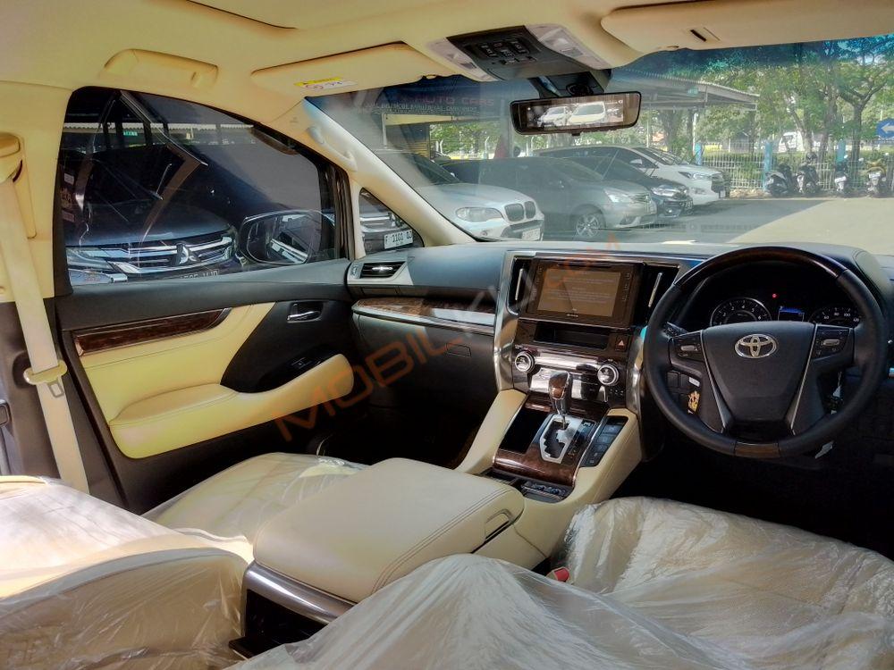 Mobil Toyota Alphard 2018