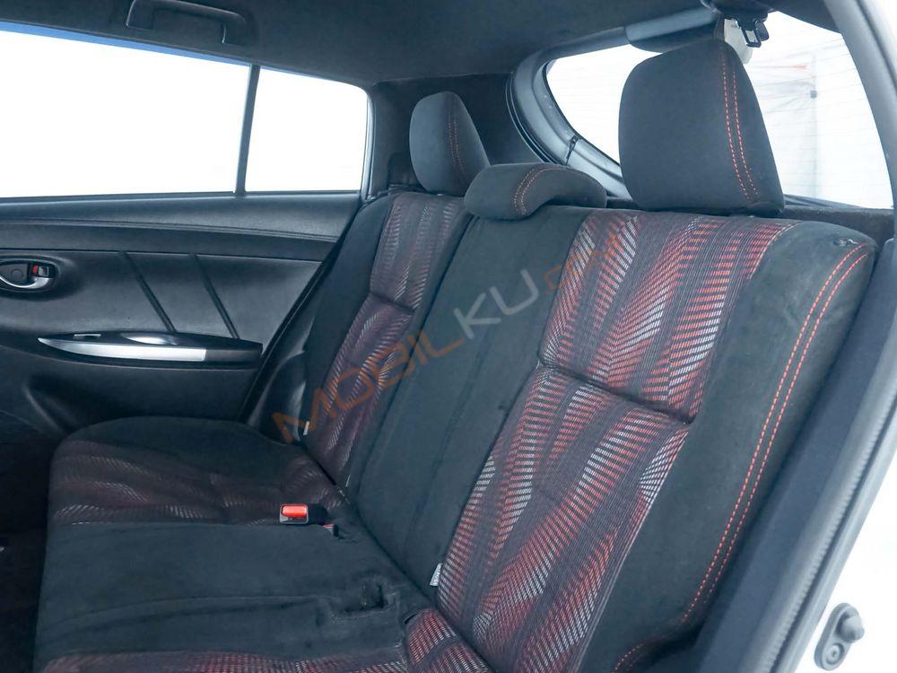 Mobil Toyota Yaris 2016