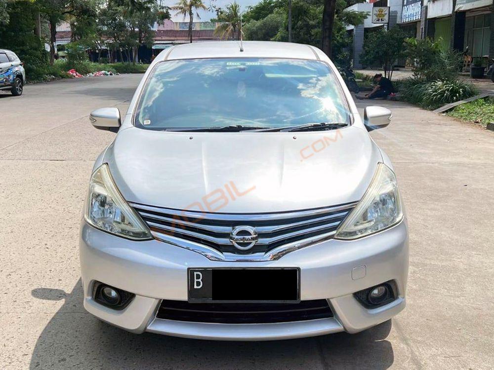 Mobil Nissan Grand Livina 2016