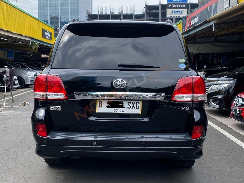 Mobil Toyota Land Cruiser 2010