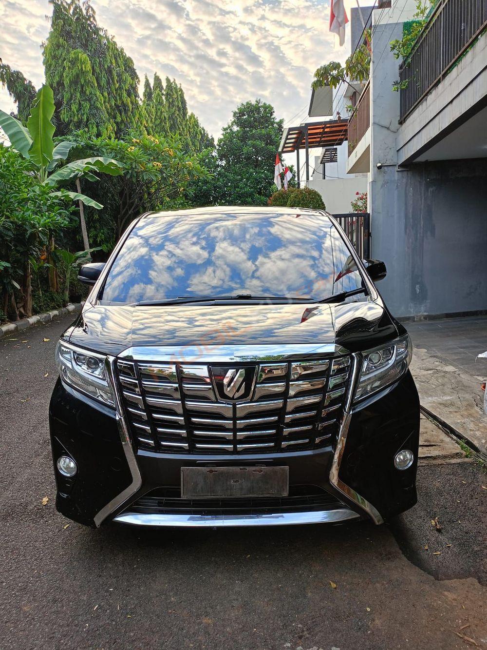 Mobil Toyota Alphard 2017