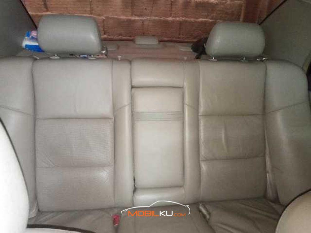 Mobil Toyota Corolla 2004