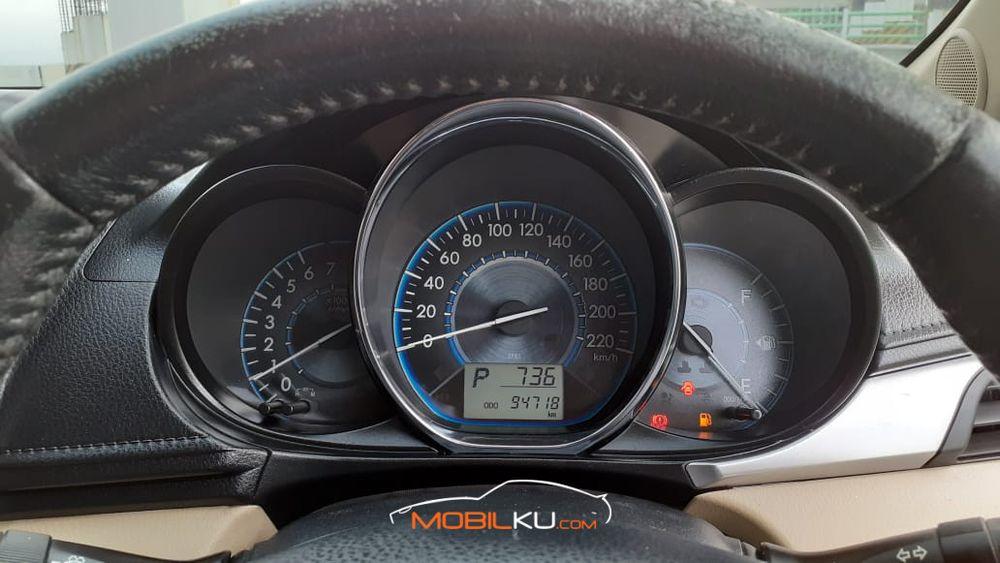 Mobil Toyota Vios 2013
