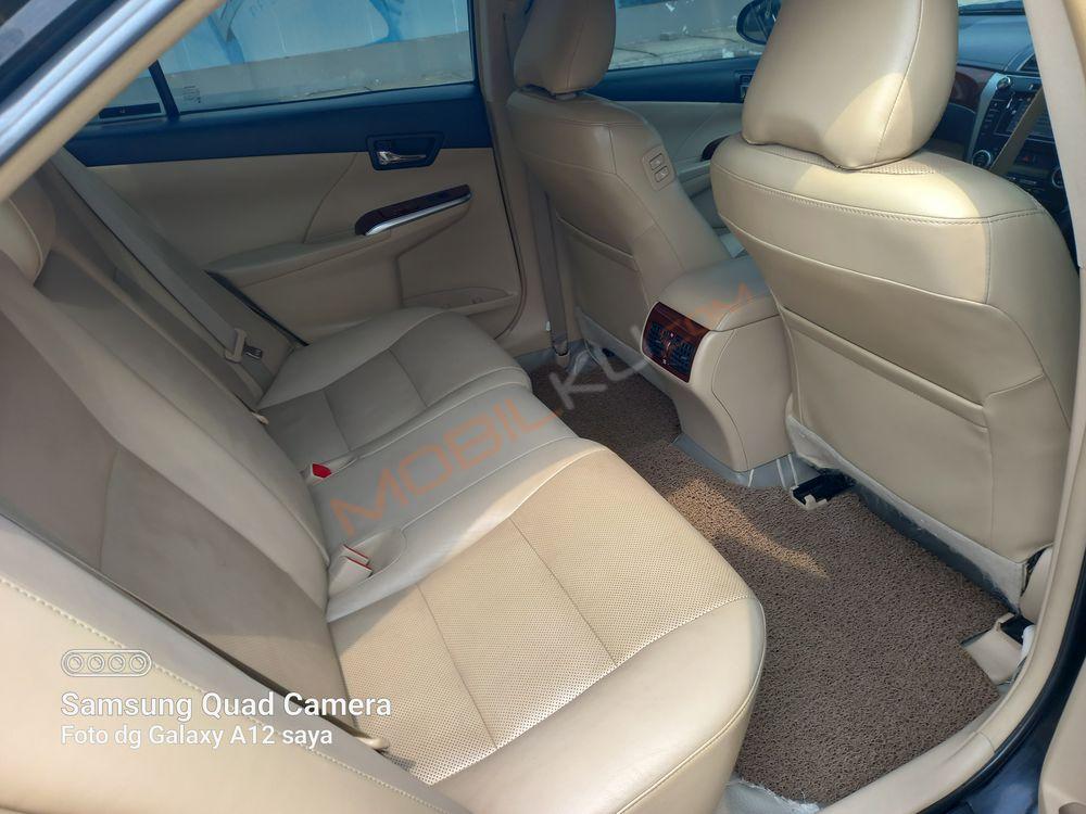 Mobil Toyota Camry 2013