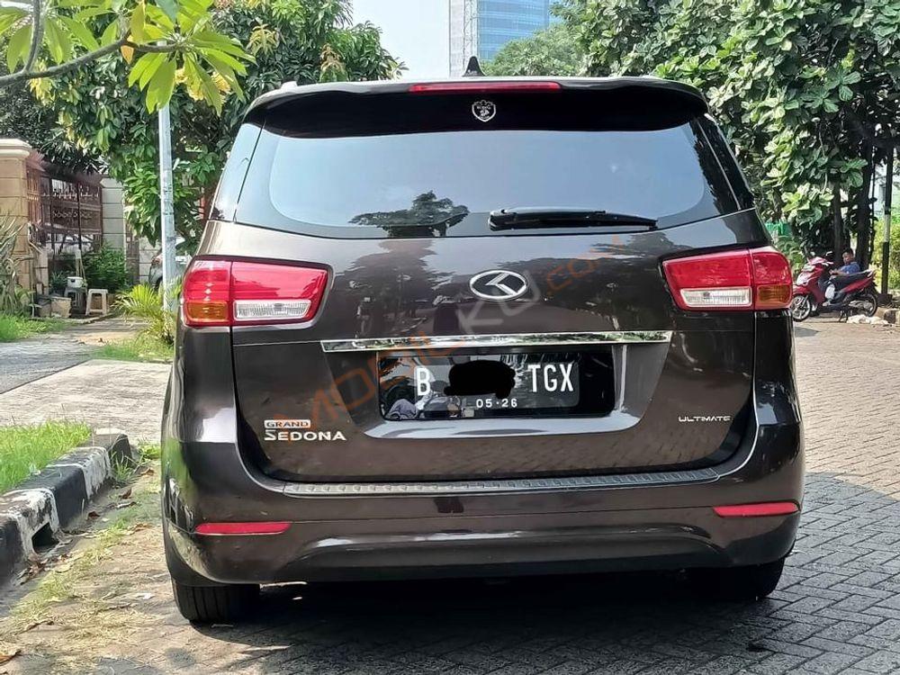 Mobil Kia Sedona 2017