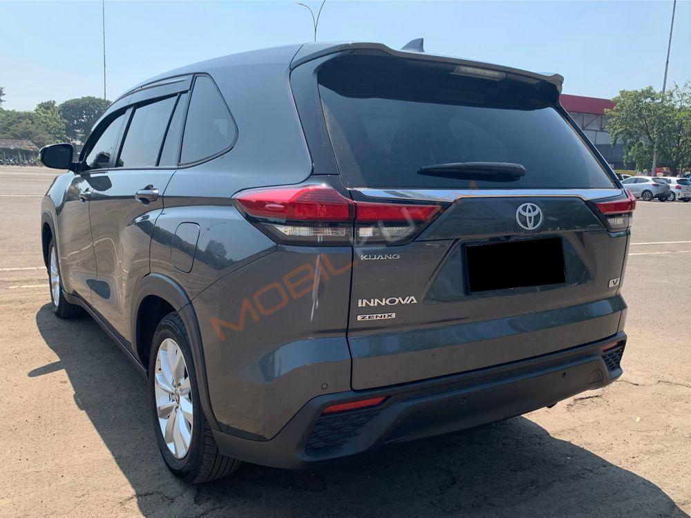 Mobil Toyota Kijang Innova Zenix 2023
