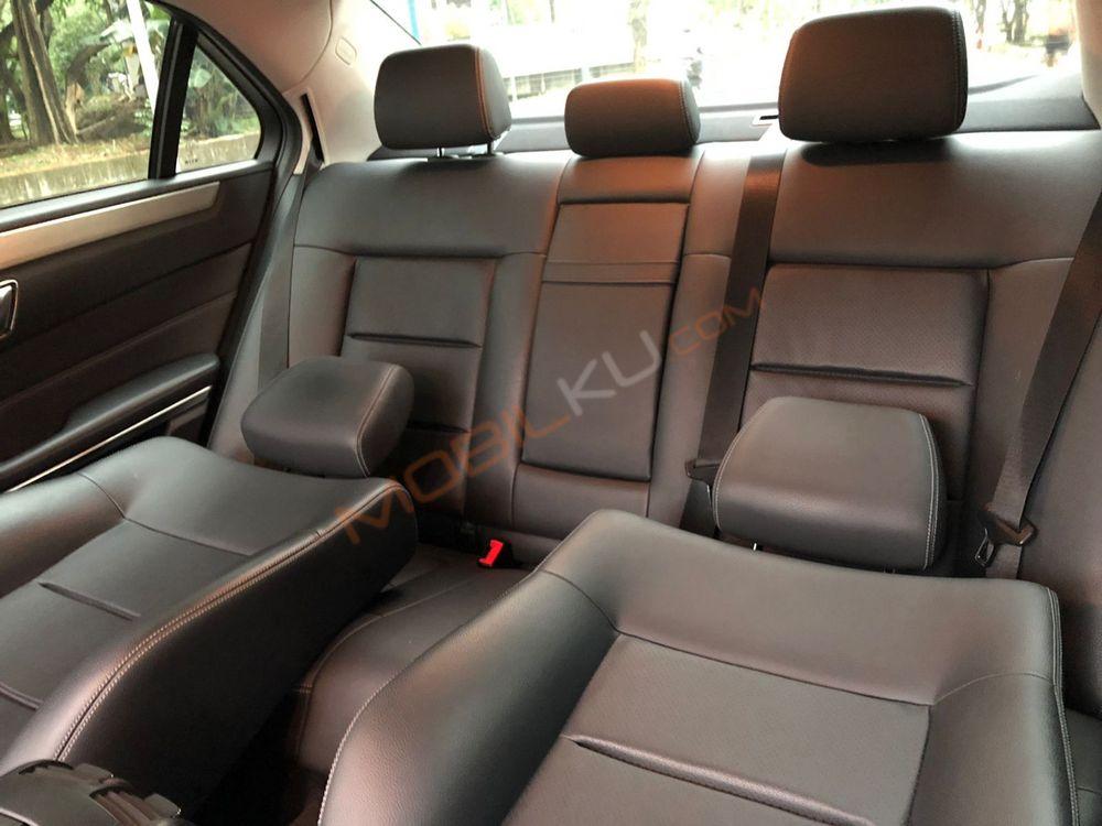 Mobil Mercedes-Benz E-Class 2011