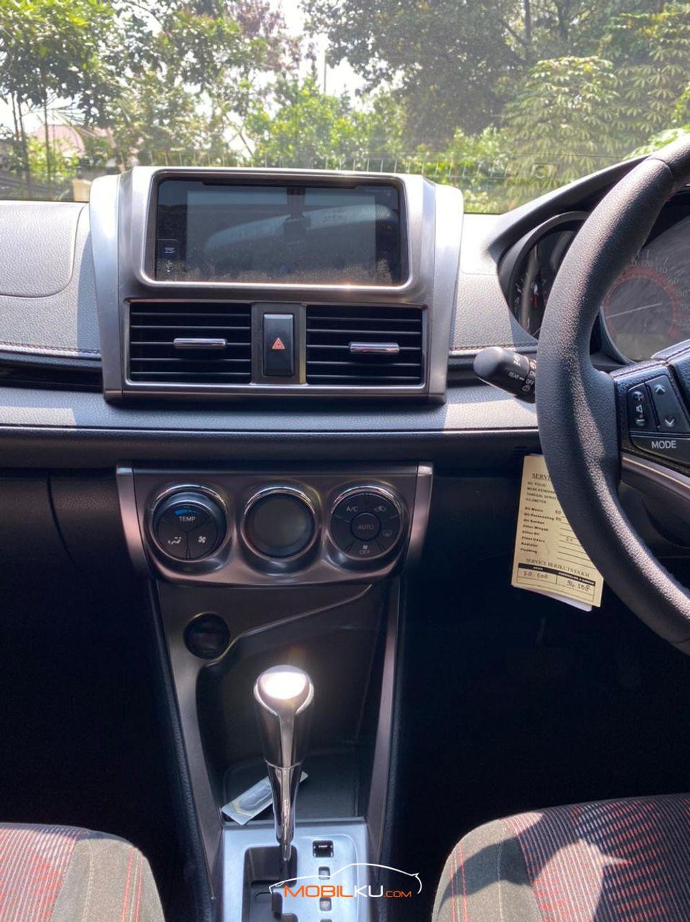 Mobil Toyota Yaris 2016