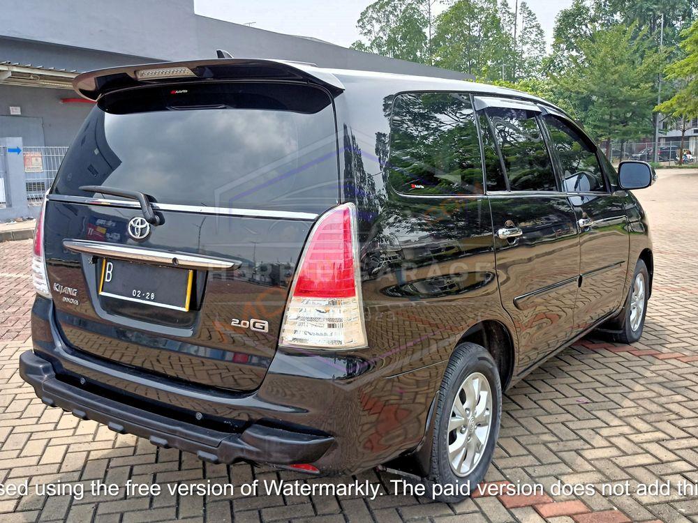 Mobil Toyota Kijang Innova 2011