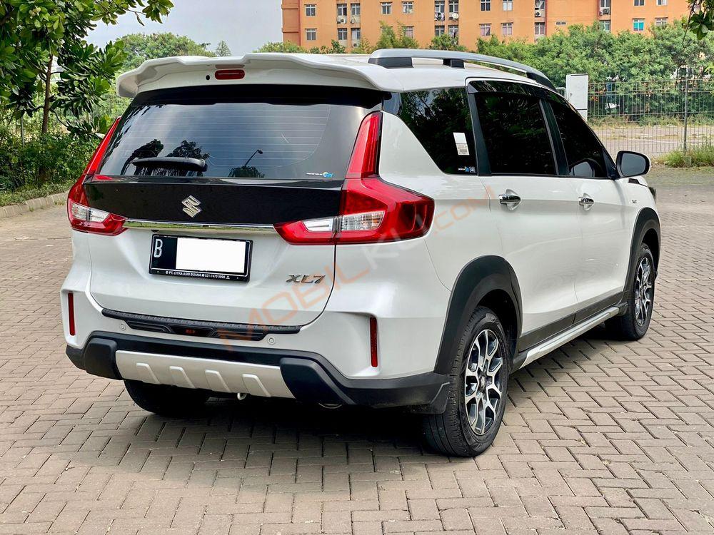 Mobil Suzuki XL7 2022