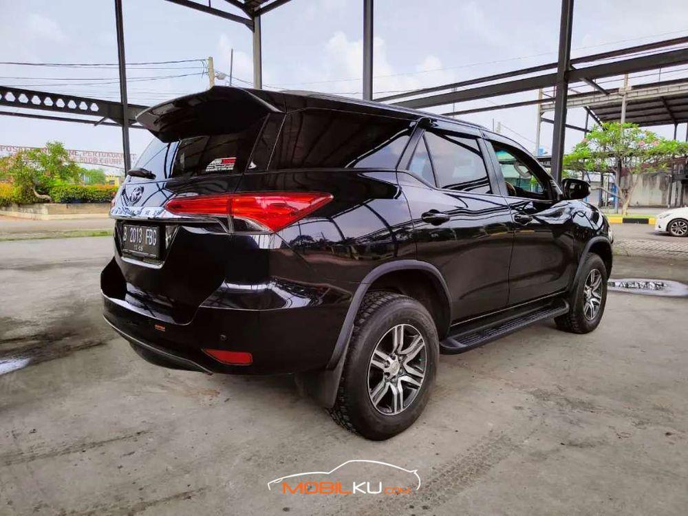 Mobil Toyota Fortuner 2016