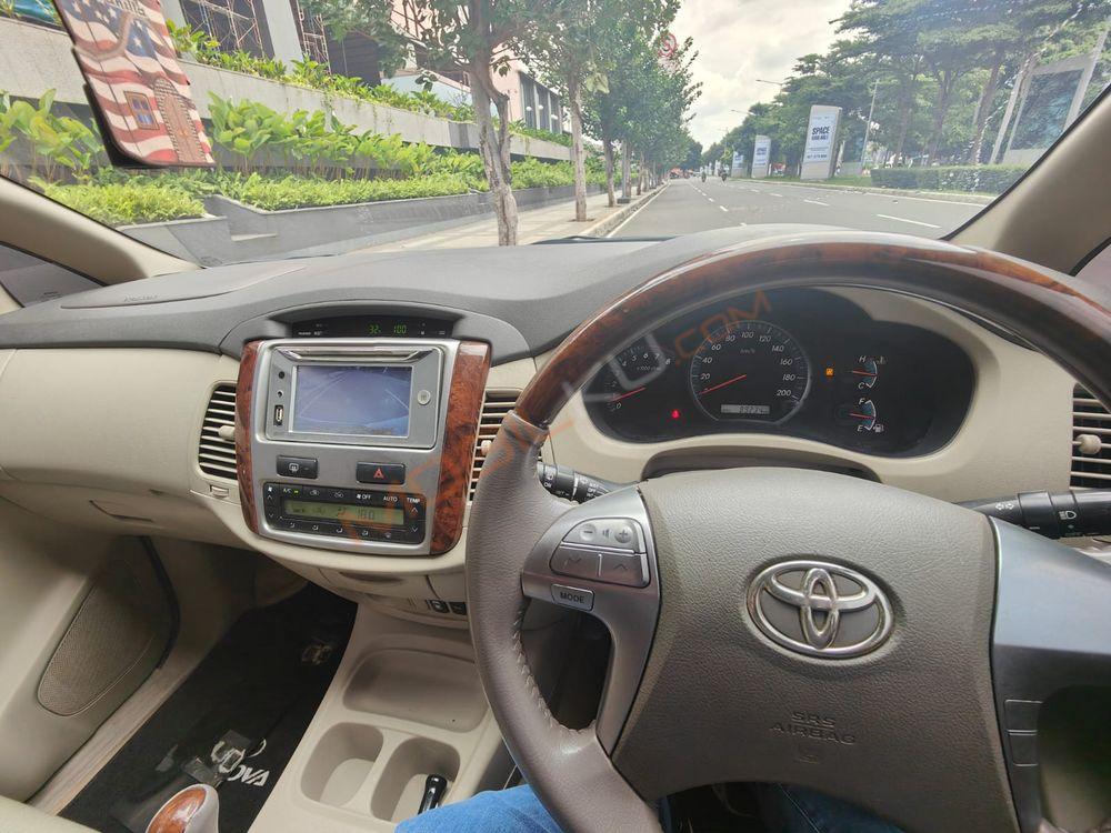 Mobil Toyota Kijang Innova 2015
