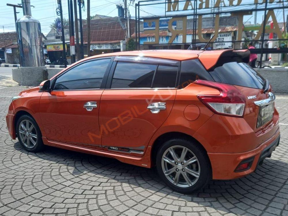 Mobil Toyota Yaris 2014