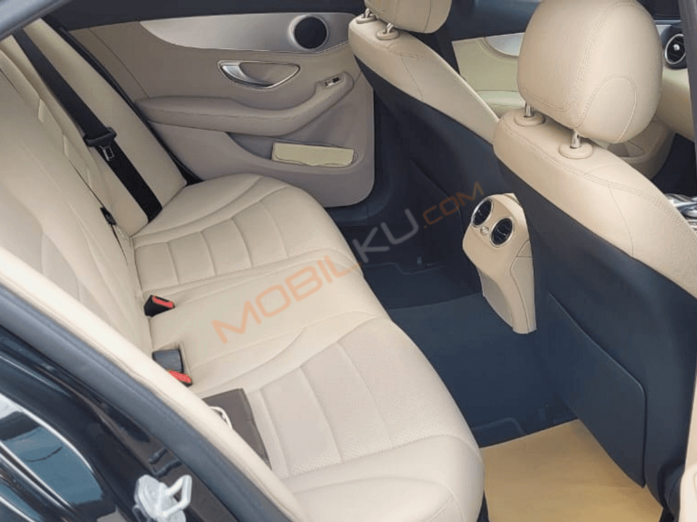 Mobil Mercedes-Benz C-Class 2014