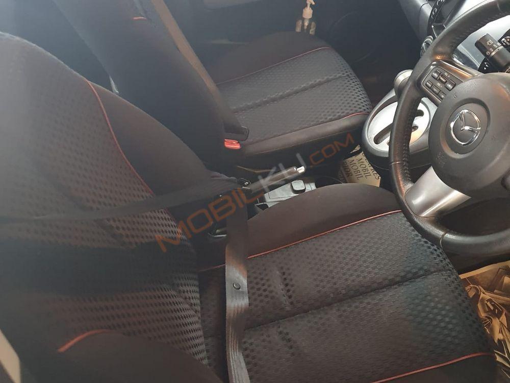 Mobil Mazda 2 Hatchback 2012