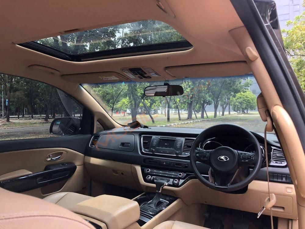 Mobil Kia Sedona 2017