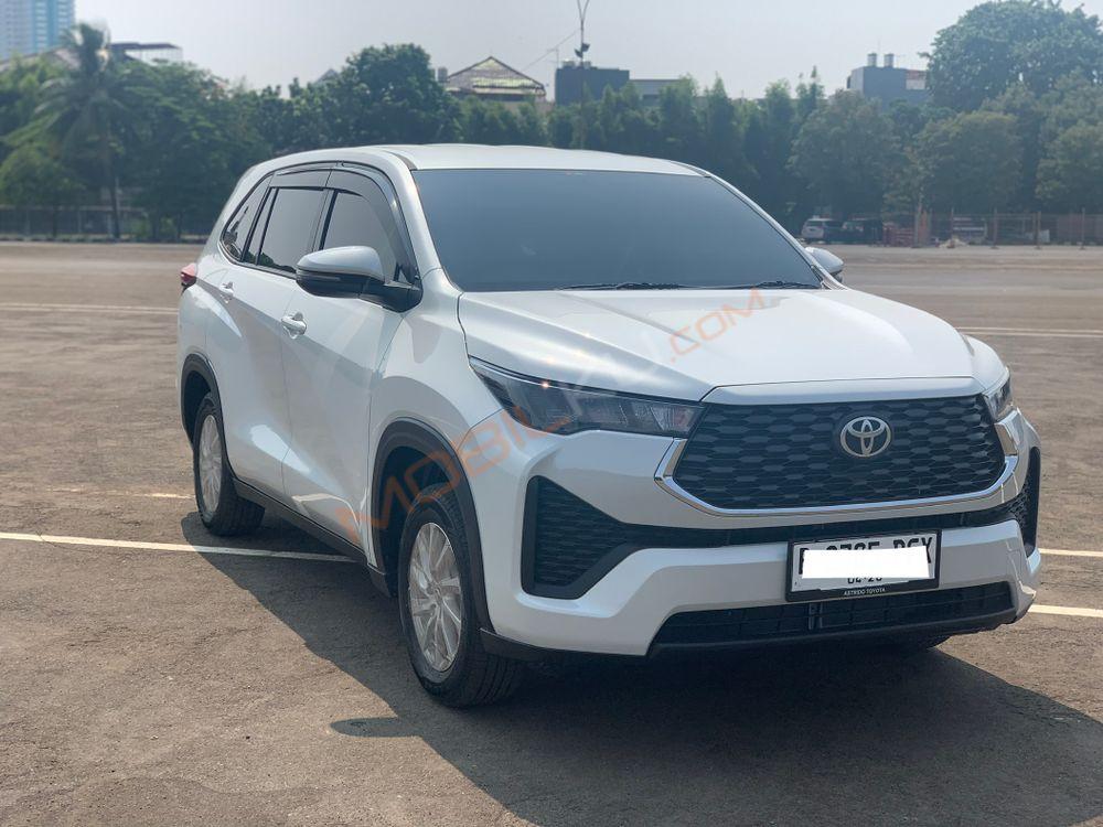 Mobil Toyota Kijang Innova 2023