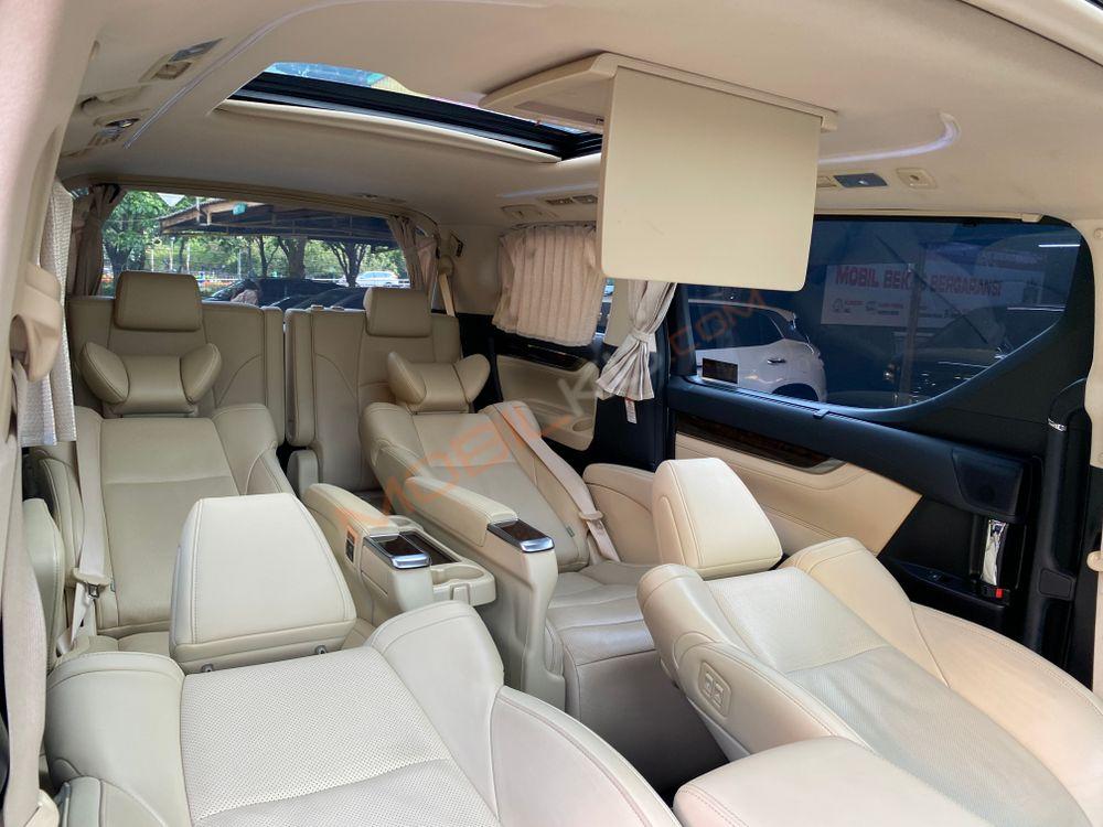 Mobil Toyota Alphard 2020