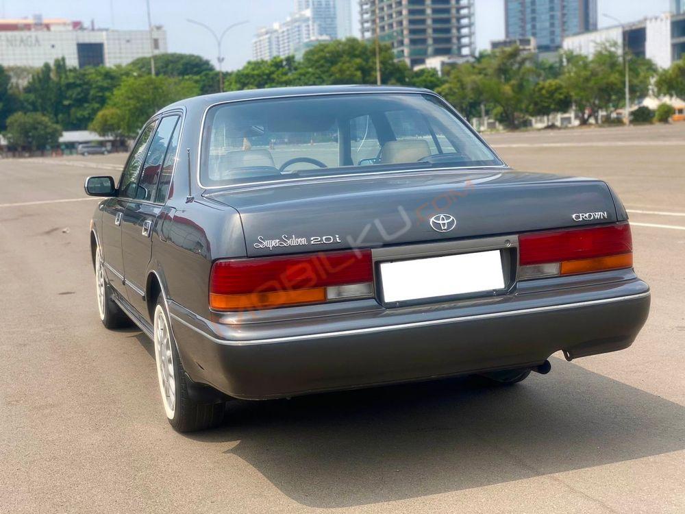 Mobil Toyota Crown 1995
