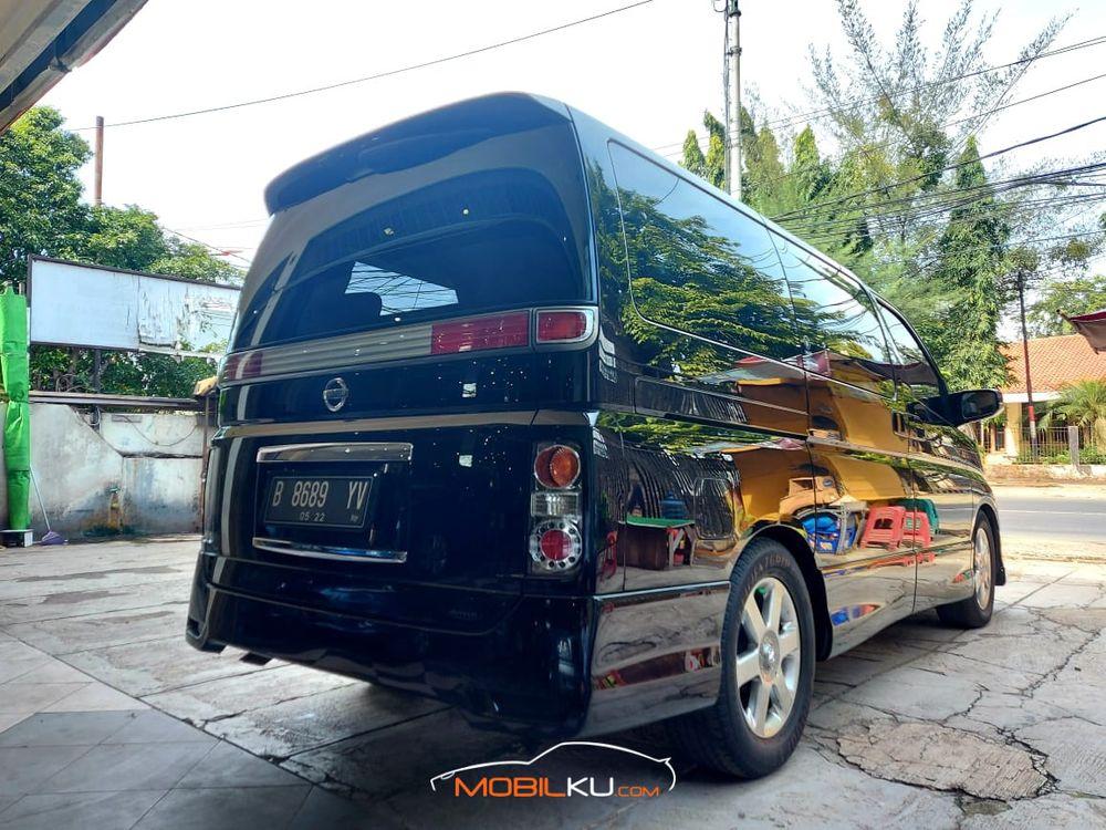 Mobil Nissan Elgrand 2007