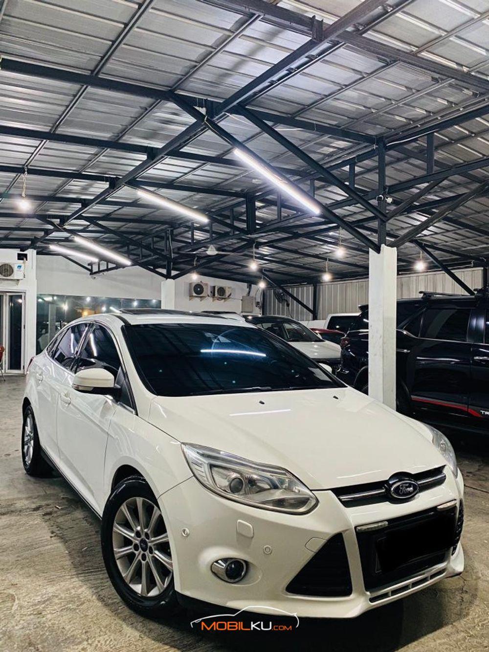 Mobil Ford Focus 2013