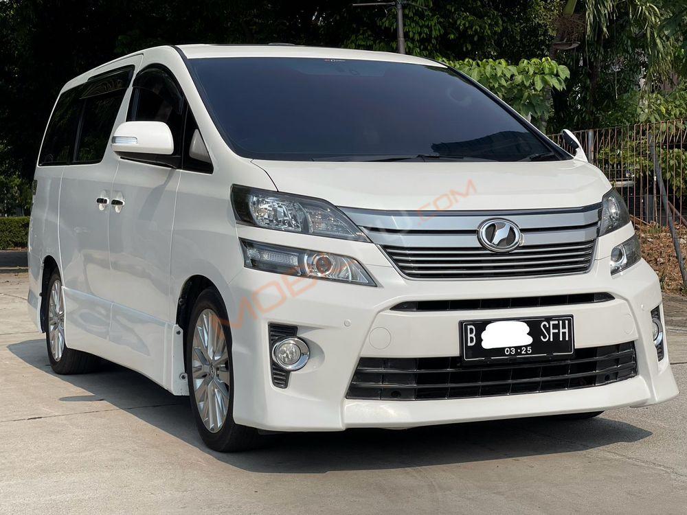 Mobil Toyota Vellfire 2014