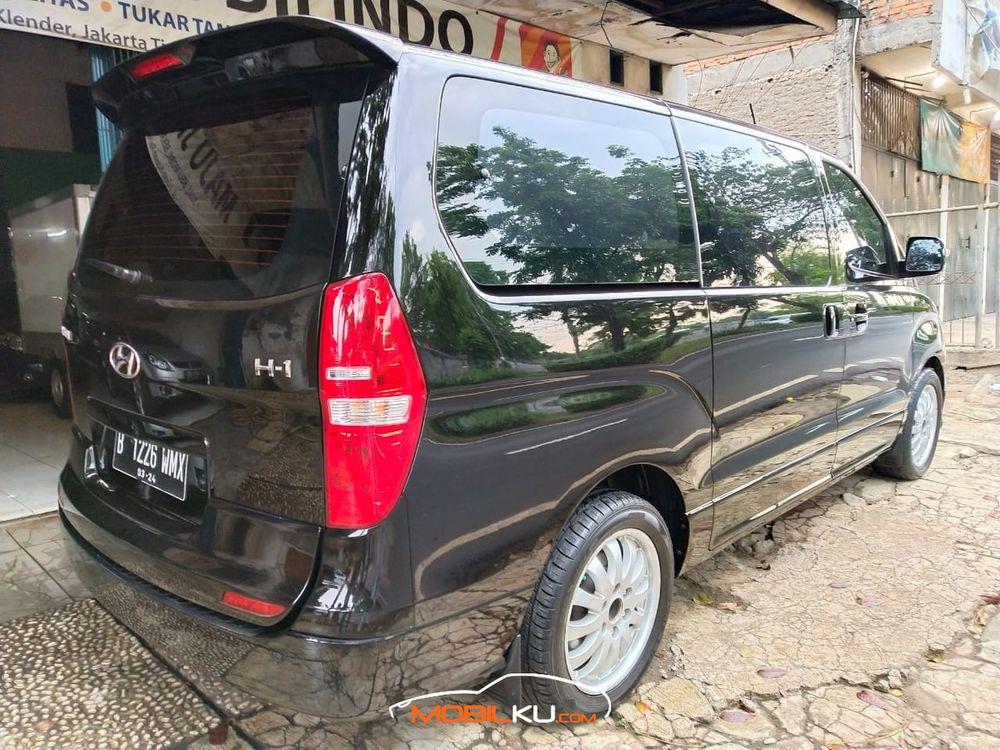 Mobil Hyundai H-1 2012