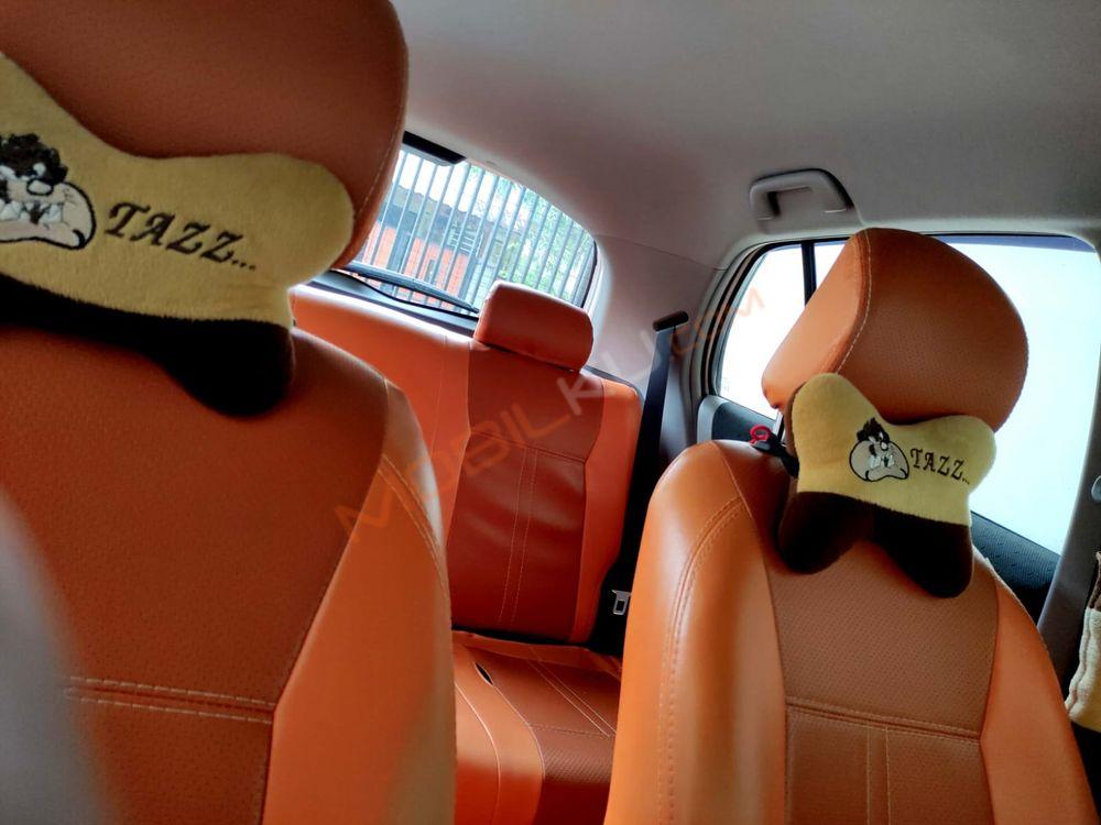 Mobil Toyota Yaris 2012