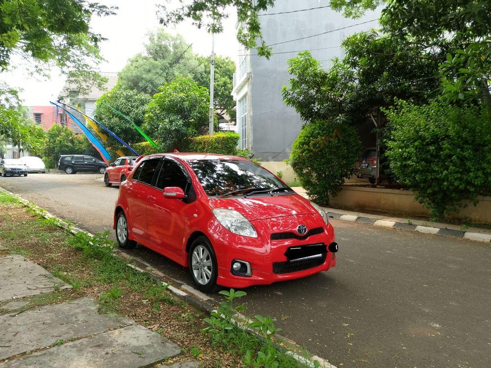 Mobil Toyota Yaris 2012
