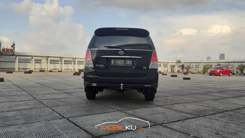 Mobil Toyota Kijang Innova 2010
