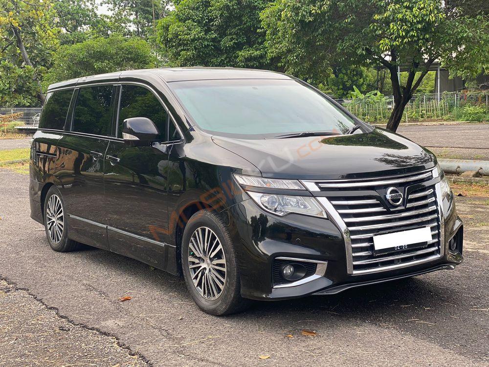 Mobil Nissan Elgrand 2014