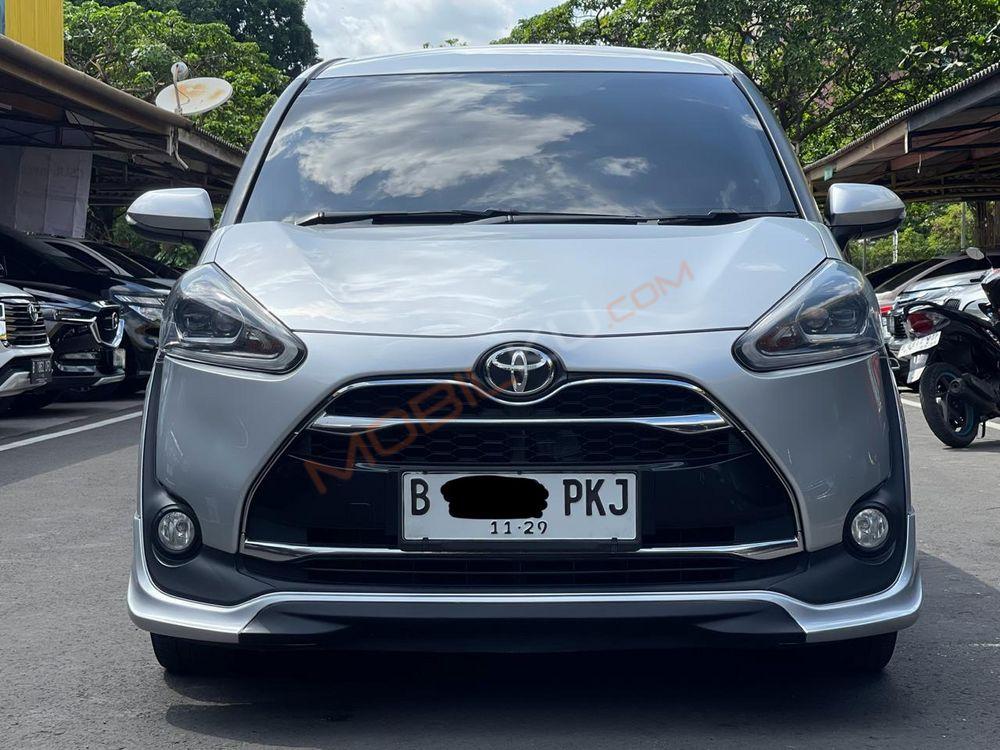 Mobil Toyota Sienta 2019