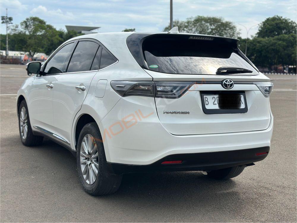 Mobil Toyota Harrier 2015