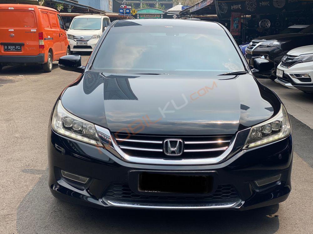 Mobil Honda Accord 2013