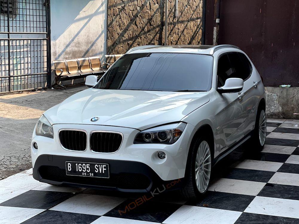 Mobil BMW X1 2012