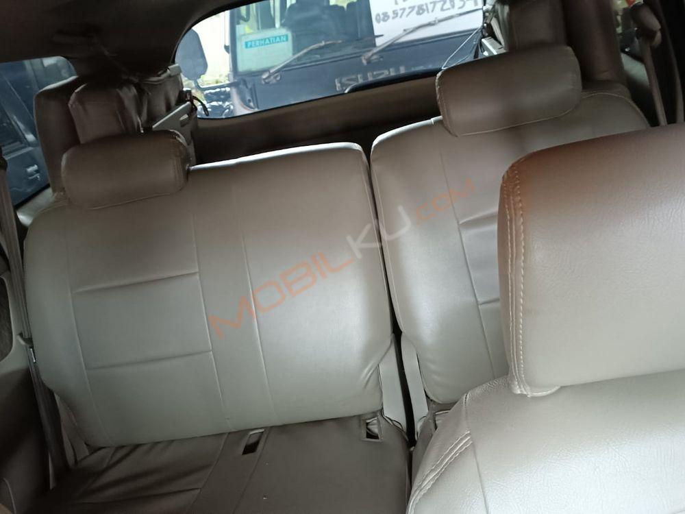 Mobil Toyota Kijang Innova 2014