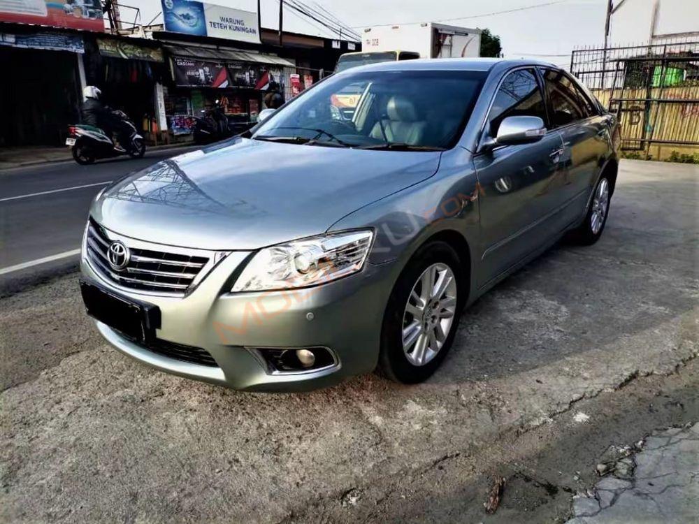 Mobil Toyota Camry 2010