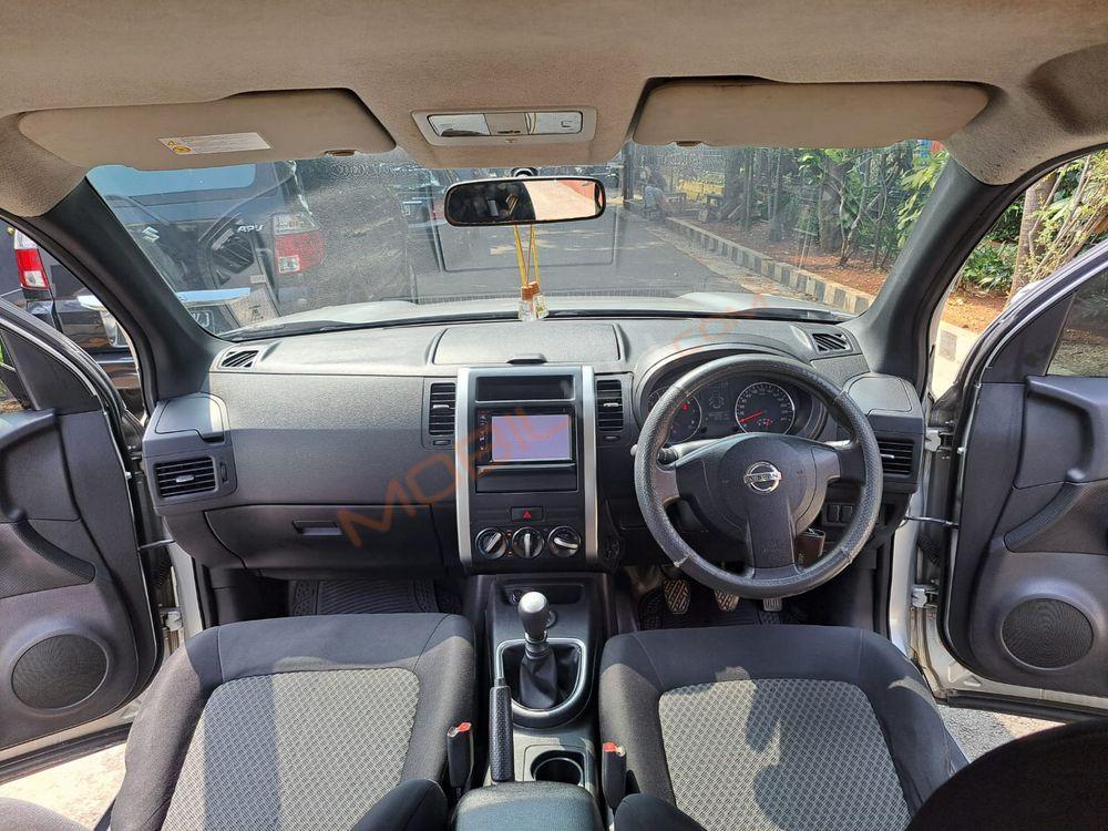 Mobil Nissan X-Trail 2012