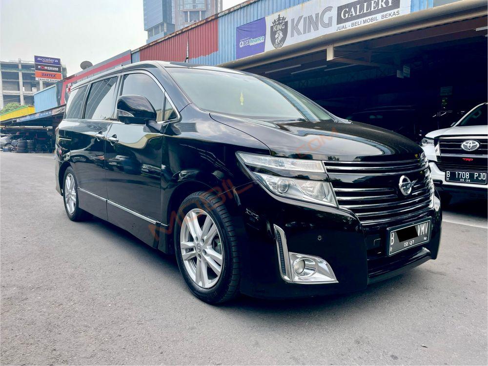 Mobil Nissan Elgrand 2013