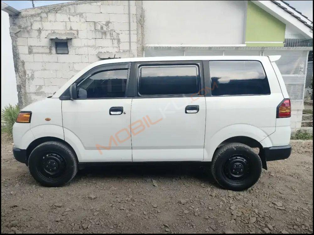 Mobil Suzuki APV 2015