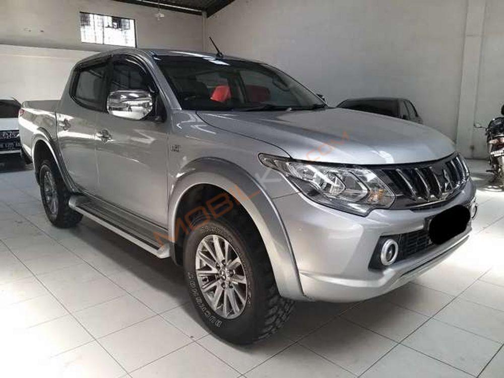 Mobil Mitsubishi Triton 2017