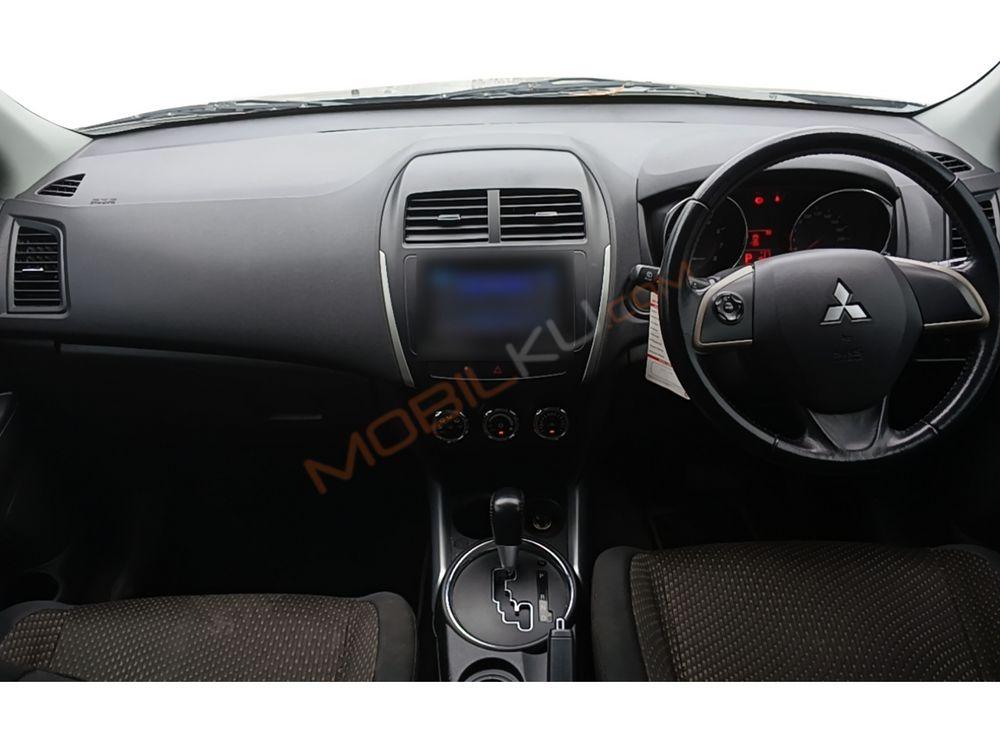 Mobil Mitsubishi Outlander Sport 2015