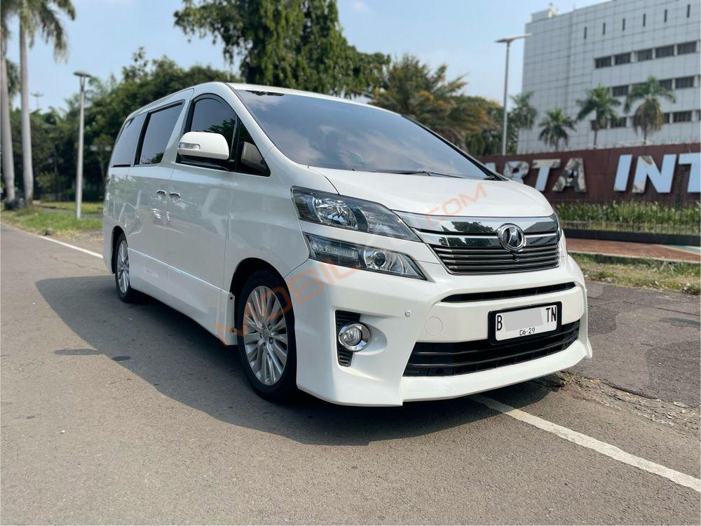 Mobil Toyota Vellfire 2014