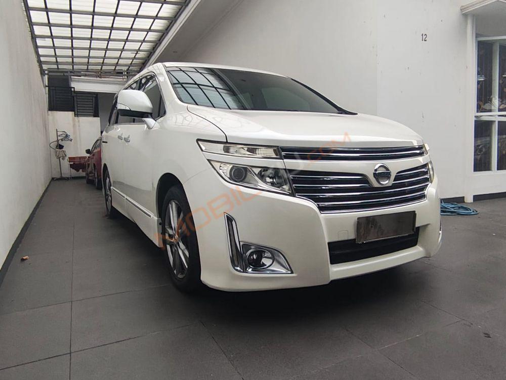 Mobil Nissan Elgrand 2012