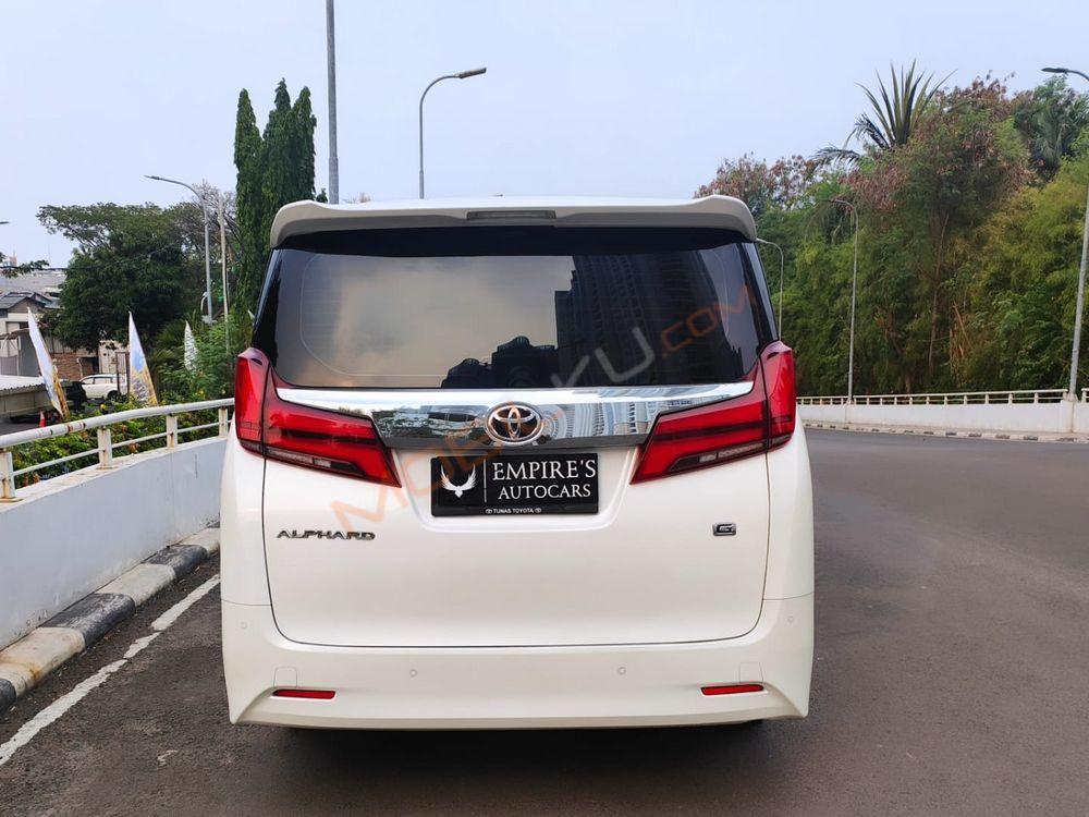 Mobil Toyota Alphard 2022