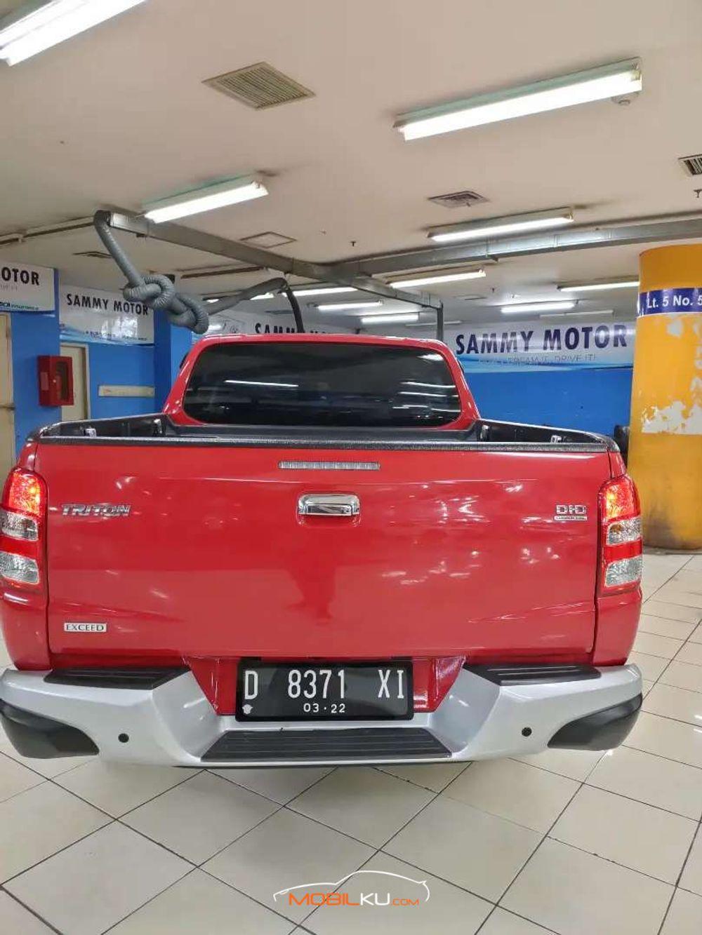 Mobil Mitsubishi Triton 2016