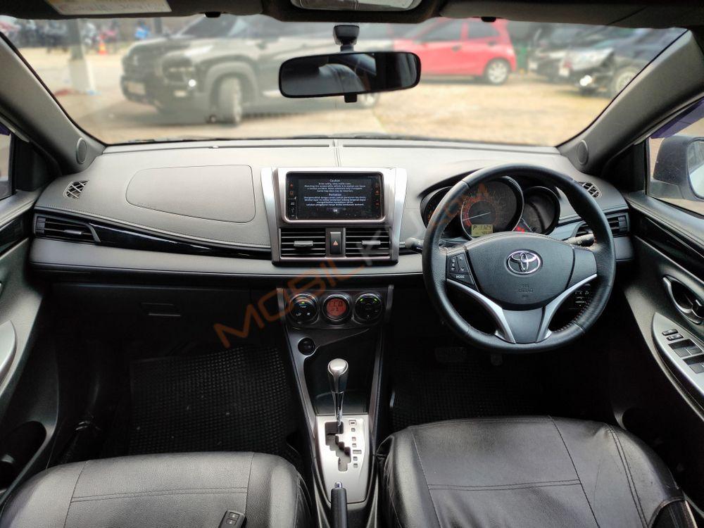 Mobil Toyota Yaris 2015