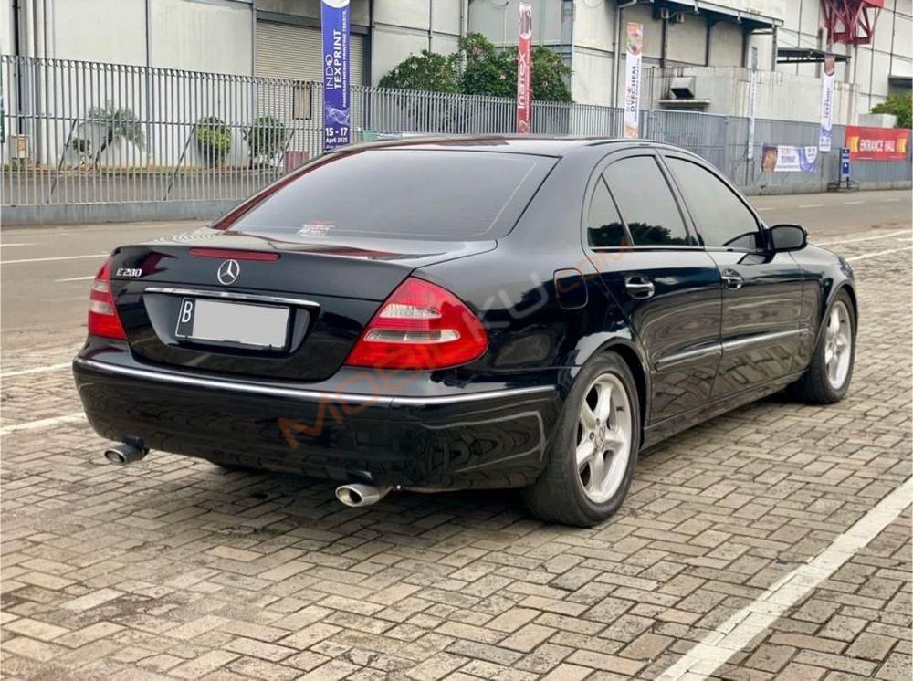 Mobil Mercedes-Benz E-Class 2006