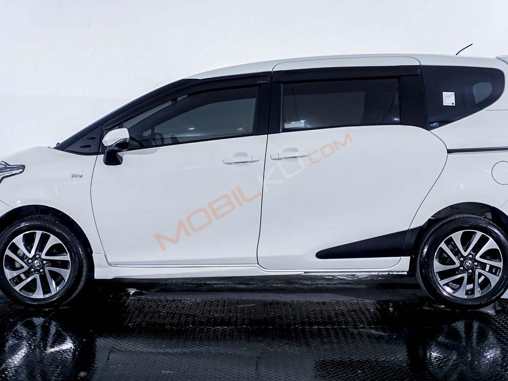 Mobil Toyota Sienta 2018