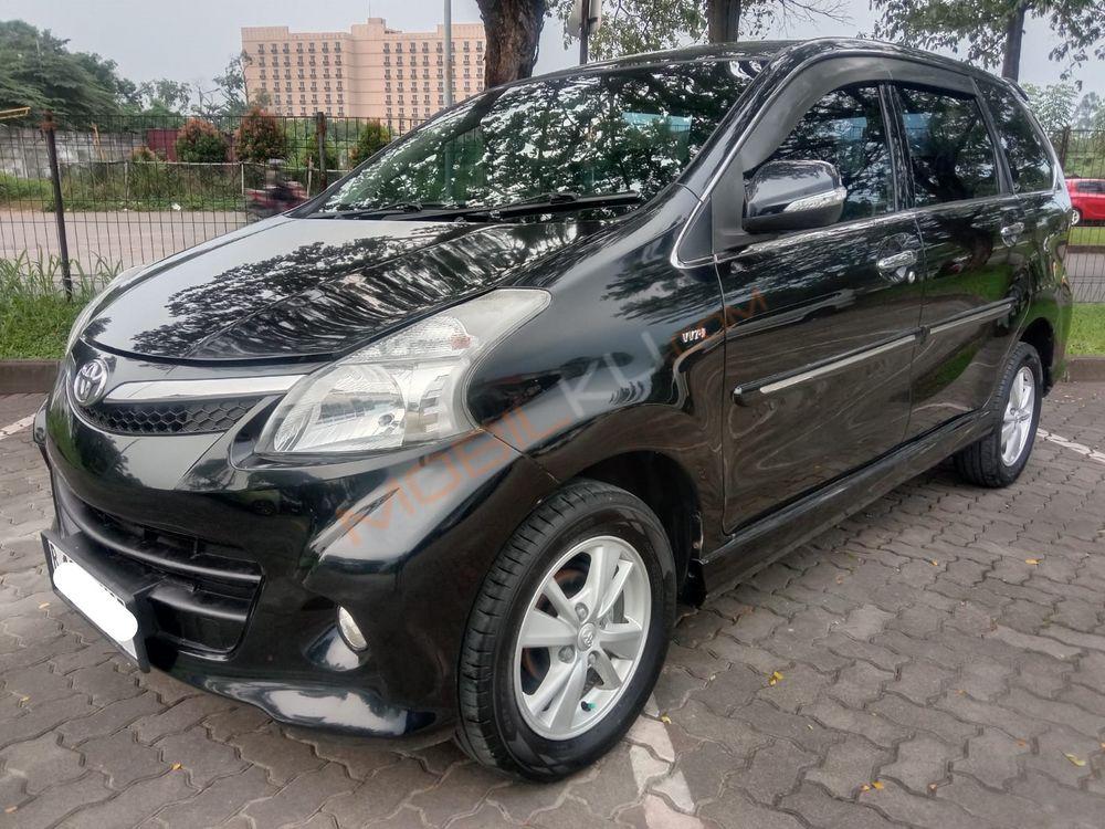 Mobil Toyota Avanza 2014
